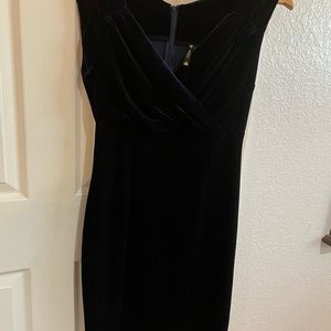 Musol navy blue, velvet pencil dress!